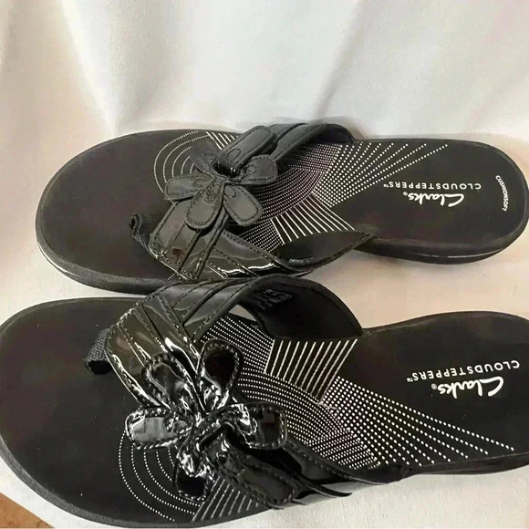 Clarks Cloud Steppers Women’s Brinkley Flora Black Patent Thong Sandals - Picture 1 of 6